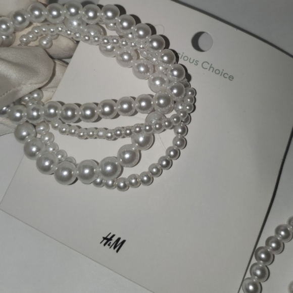 H&M Faux Pearl Jewelry - Picture 4 of 7